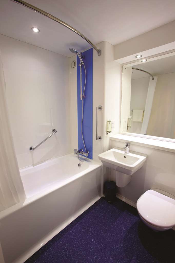Travelodge Челмсфорд Номер фото