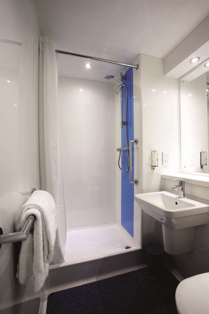 Travelodge Челмсфорд Номер фото